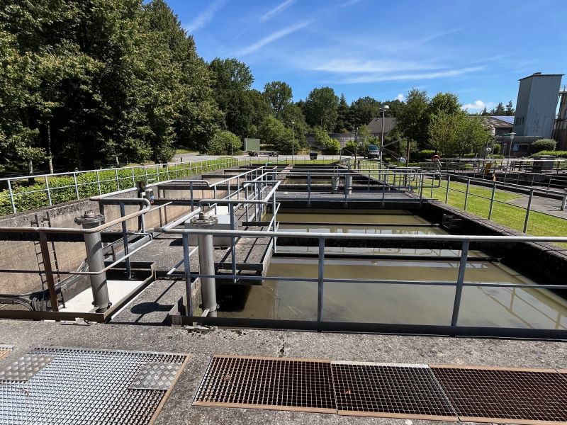 Clarifier tank at the Meldorf sewage treatment plant