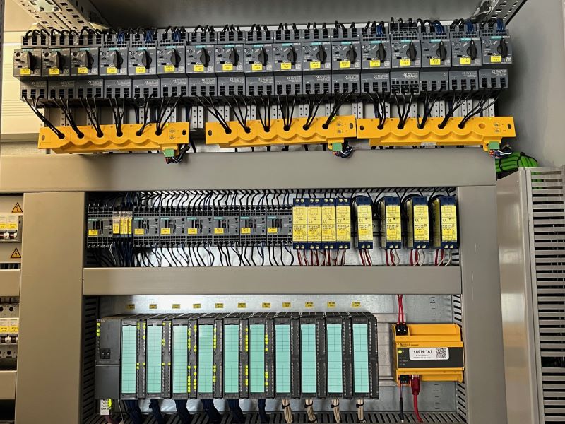 View into a control cabinet at the Meldorf sewage treatment plant